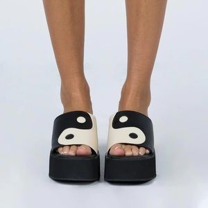 Princess Polly | Joni Platform Sandals Black/Beige | size 7 NWT